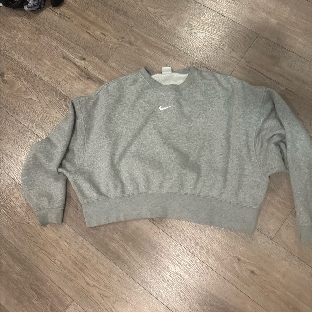 Nike Women's Heather Gray Crew Neck Sweater